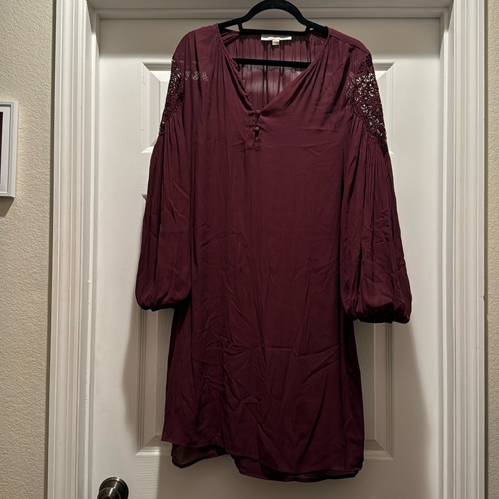Flowy loft dress. Lace on shoulders. Very forgiving. Comes with slip. Size small